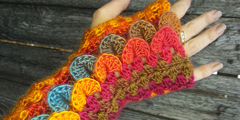 Dragon Scale Striped Mitts